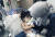 미국 캘리포니아주 오클랜드 소재 한 병원에서 20일(현지시간) 예멘에서 온 샤이마 스윌레(21)가 선천성 뇌질환으로 죽음을 앞둔 두 살배기 아들 압둘라 하산(2)을 안고 있다. [AP, 새크란멘토 밸리=연합뉴스]
