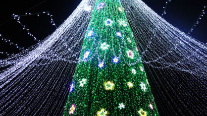 15만개 전구가 빛나는 트리, 누구나 ‘시크릿 산타’
