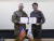 국군의무사령관 안종성 사령관(오른쪽)이 지난 10일 미8군사령부에서 다니엘 크리스천 미8군 부사령관으로부터 미국 정부의 공로훈장을 받았다. [국방부 제공]