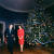 존 F.케네디 전 대통령 부부가 1961년 크리스마스 트리 앞에서 이야기를 나누고 있다. [사진 백악관역사협회]