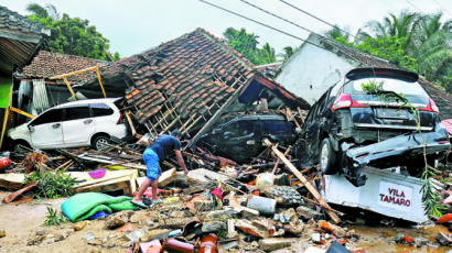 [사진] 인도네시아 쓰나미 최소 222명 사망