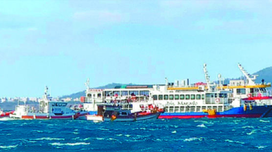 성탄절 이브 기적···199명 여객선 좌초 80분만에 전원 구조