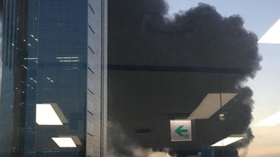 강남구청 인근 신축공사장서 화재…일대 검은 연기 휩싸여 “화재 진압 중”