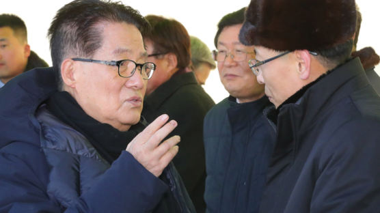 박지원 “문 대통령 지지율 가까운 장래에 30%대로 추락할 것”