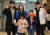 한국인 메이저리거 추신수가 23일 오후 인천국제공항을 통해 귀국하며 가족들과 함께 손을 흔들고 있다. [연합뉴스]