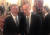 문재인 대통령(왼쪽)이 2018년 10월 프랑스 파리를 국빈 방문했다. 이때 엘리제궁 만찬에 초대된 베르베르와 만났다. / 사진:연합뉴스