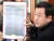  자유한국당 김용남 전 의원이 23일 &#39;청와대 특별감찰반 첩보 이첩 목록&#39;에 대해 설명하고 있다.[연합뉴스]