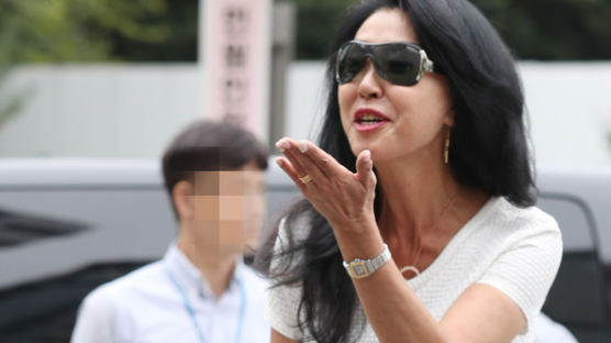 "증거 넘친다"던 여배우 스캔들 의혹 주연들의 '침묵' 