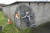 지난 18일 영국 웨일스의 남부 철강도시 포트 탤벗의 담벼락에 그려진 뱅크시의 그림. [AP=연합뉴스]