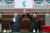 문재인 대통령과 북한 김정은 국무위원장이 지난 9월 19일 저녁 평양 5.1 경기장에서 열린 &#39;빛나는 조국&#39;을 관람한 뒤 환호하는 평양 시민들에게 손을 들어 인사하고 있다. [연합뉴스]