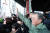 문재인 대통령이 새해 첫날인 1일 오전 서울 남산 팔각정에서 시민들과 함께 해돋이를 보고 있다. [사진 청와대]