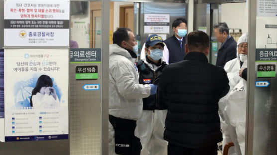 '의사살해' 30대 구속영장…"의료진 대상 폭력 처벌강화" 청원도