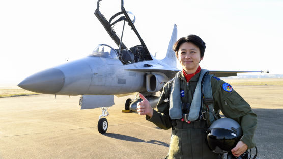 공군 첫 여성 개발시험비행조종사 탄생…정다정 소령