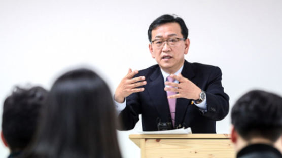 석동현 “김태우 변호인 사직…한국당과 관계로 오해 소지 있어”