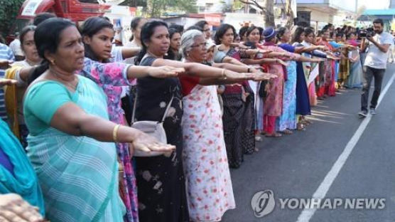"생리한다고 차별"…印여성 수백만명, 620㎞ 인간띠 시위