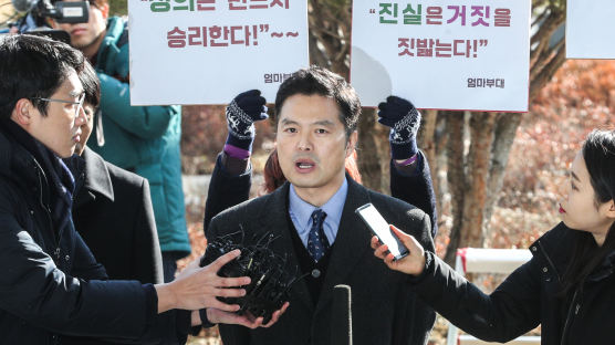 처음 모습 드러낸 김태우 "靑 범죄행위 밝혀지길"