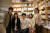 출판사 대표와 번역자 3명, 편집자의 모습. 왼쪽부터 김승복 대표와 번역자 시미즈 치사코 씨, 요시카와 나기 씨, 요시하라 이쿠코 씨, 그리고 편집자 후지이 히사코씨. [사진 양은심]