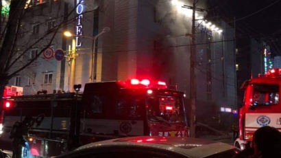 구미 모텔 화재 목격자 "2층 객실 전기장판에서 불 나"
