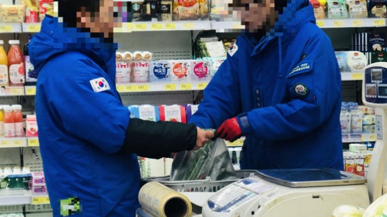 '비닐봉지 금지' 동네마트···"시행 전날 발표, 당황스럽다"