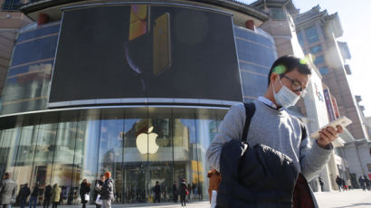 중국인 아이폰 보이콧, 결국 애플을 쳤다