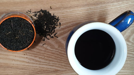 믿고 마신 블랙 커피의 배신…설탕·프림 없어도 '비만 위험'