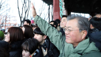 YS 이래 예외없이 겪었다…文정부 '3년차 저주' 깰까