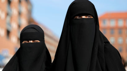 사우디판 탈코르셋 ‘니캅 밟기’ 운동…아랍권도 페미니즘 바람