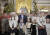  블라디미르 푸틴 러시아 대통령이 6일(현지시간) 상트페떼르부르크 성당에서 열린 성탄전야 미사에 참석했다. [AP=연합뉴스] 