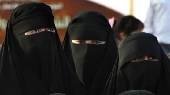 아내 모르게 이혼 가능한 사우디…문자 통보 의무화
