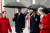 중국 상하이의 테슬라 공장 착공식에 잉용 상하이시장과 들어서고 있는 일론 머스크 CEO(왼쪽). [로이터=연합뉴스]