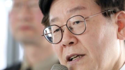 이재명 지지자들 “김부선·공지영 등 허위사실·명예훼손으로 고발”