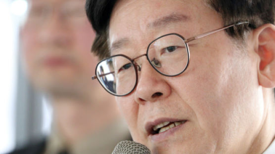 이재명 지지자들 “김부선·공지영 등 허위사실·명예훼손으로 고발”