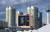 헤이 구글이 적힌 모노레일이 지나가는 길목에 설치된 애플의 초대형 옥외 광고판. [AFP=연합뉴스]