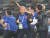 박항서 베트남대표팀 감독이 이라크전 두 번째 골이 터지자 코칭스태프와 함께 환호하고 있다. [뉴스1]