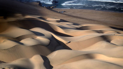 [서소문사진관] '죽음의 경주' 다카르 랠리, 페루 사막에서 질주