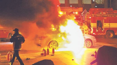 [사진] 광화문서 택시 화재 … 기사 분신 추정
