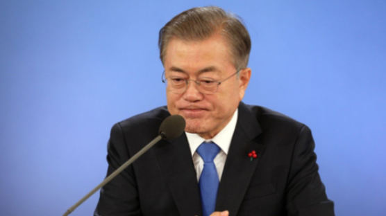“한국, 성불평등 심해” 외신 지적에 文대통령 “부끄러운 현실”