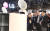 조성진 LG전자 대표이사 부회장(오른쪽 둘째)이 9일(현지시간) 미국 라스베이거스에서 열린 &#39;CES 2019&#39; 에서 AI 로봇 &#39;클로이&#39; 시연 장면을 살펴보고 있다. [사진 LG전자]