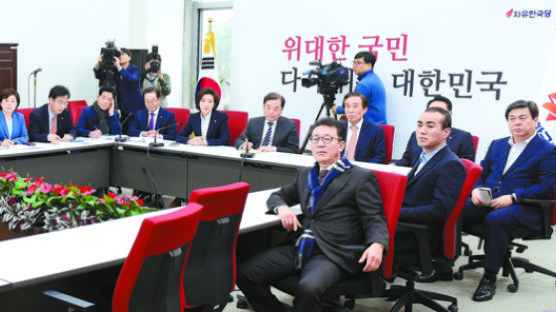 한국당 “반성 안 보여” 바른미래 “셀프 용비어천가”