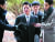 김태우 수사관이 10일 오전 참고인 조사를 받기 위해 서울동부지검에 출두하고 있다. [연합뉴스]