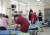 11일 전남 여수 한 병원에서 통영 낚시어선 전복사고 부상자들이 의료진에게 치료를 받고 있다. [뉴스1]