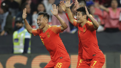 '우레이 2골' 중국축구, 필리핀 3-0 완파
