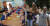 인종차별 논란을 일으킨 남아공 초등학교 교실 사진(왼쪽)과 남아프리카공화국의 인종차별 반대 시위(오른쪽) [&#39;페이스 투 페이스 아프리카&#39; 트위터 계정 캡처, EPA=연합뉴스]