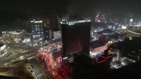 천안 라마다호텔 화재… 불 끄던 직원 1명 사망, 19명 부상