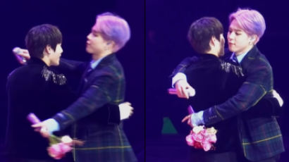 WANNA ONE SUNGWOON Embraces BFF BTS JIMIN at SMA Like It's His Own Award!