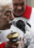 17일 스페인 마드리드의 산 안톤성당에서 신부가 강아지에게 키스를 하고 있다.[AP=연합뉴스]
