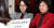 김현아(왼쪽)과 김순례 자유한국당 의원이 국회 의안과에 손혜원 더불어민주당 의원에 대한 국회윤리위 징계요구안을 제출하고 있다. [연합뉴스]