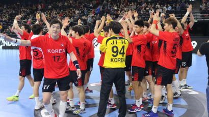 "일본만큼은 이기겠다" 약속 지킨 핸드볼 남북 단일팀