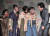 21일 &#39;킹덤&#39; 제작발표회에 참석한 배우 류승룡(오른쪽). 좀비들의 깜짝 등장에 놀란 모습이다. [뉴스1]