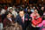 황교안 전 국무총리가 21일 대구 수성구 범어동 라온제나호텔에서 열린 자유한국당 여성정치아카데미 신년교례회에 참석해 회원들의 사진 촬영 요청을 받고 있다. [뉴스1]